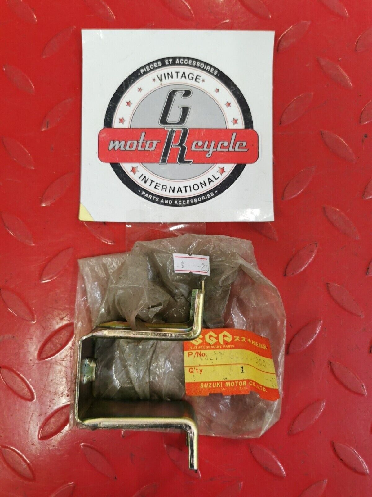 NOS SUZUKI SAMURAI 1986 TO 1995 CENTER CAP HOLDER 43271-80000 S11