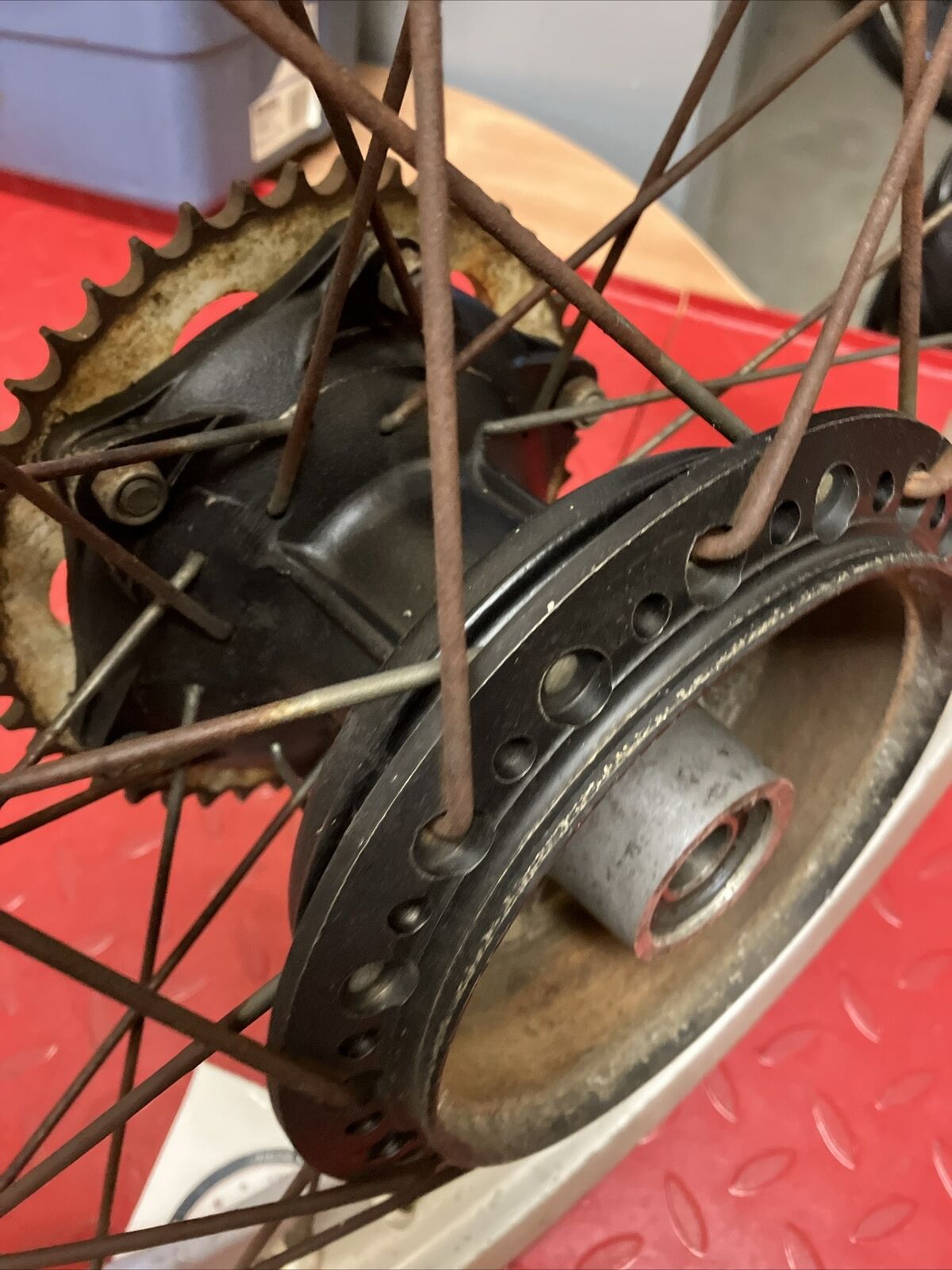 Kawasaki KX125 1980 rear wheel hub rim KDX175 KLX250 18x1.85
