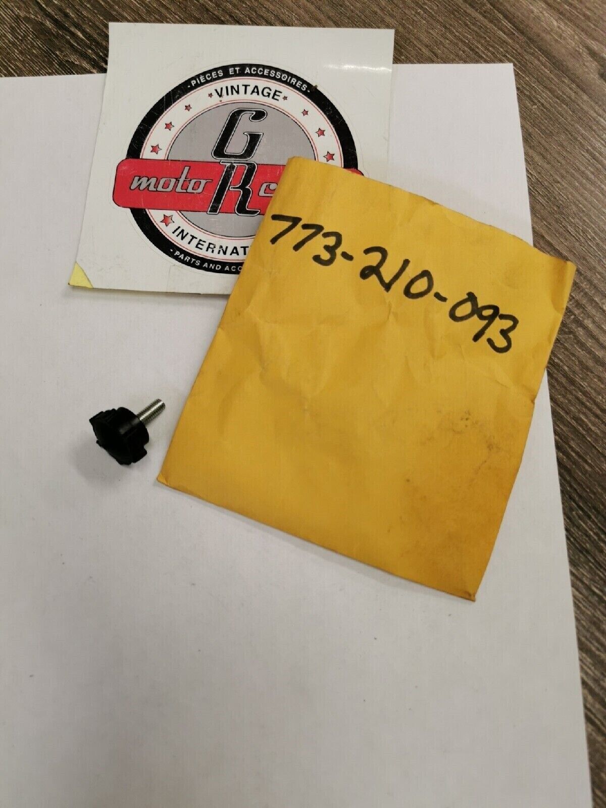 NOS PUCH BOMBARDIER MAXI LOCK KNOB SCREW 773-210-093 P3