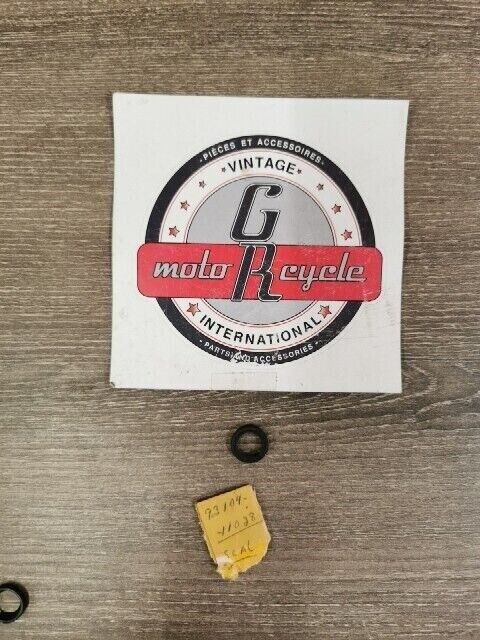 NOS YAMAHA AT3 MX80J YSR50T GT1 CT2 RX50L GTMXC OIL SEAL 93104-11028-00 Y145