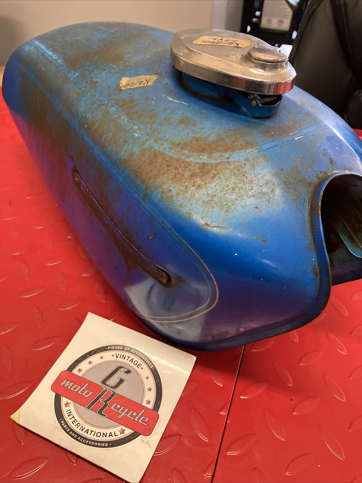 Kawasaki KZ200 1977 Fuel tank gas petrol reservoir PETCOCK NOT INCLUDED