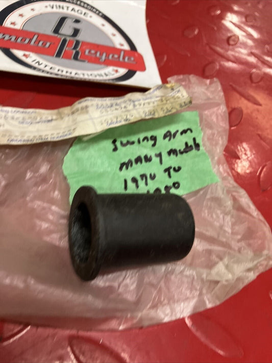 NOS YAMAHA BUSHING SPECIAL NYLON 90386-22102-00 Y67