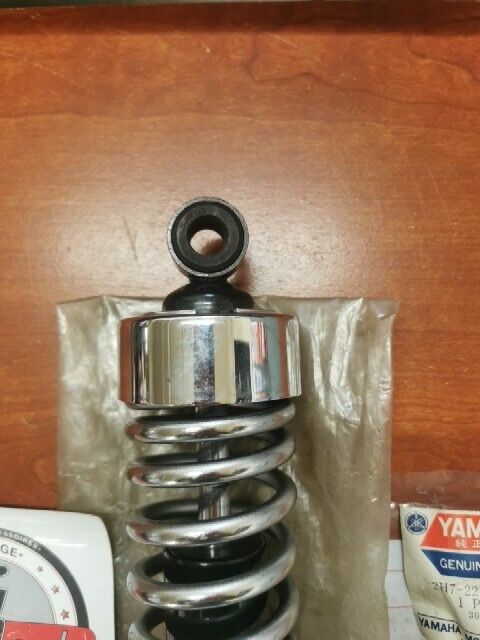 NOS Yamaha 1978-80 XS1100 REAR CUSHION 2H7-22210-00-00 SUB 2H9-22210-10-00 Y161