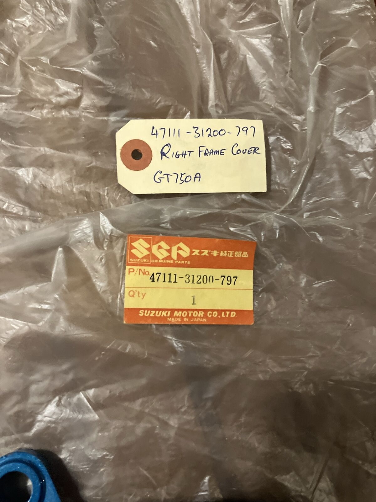 NOS Suzuki GT750 1973 - 1977 RIGHT SIDE COVER PANEL 47111-31200-797 S34
