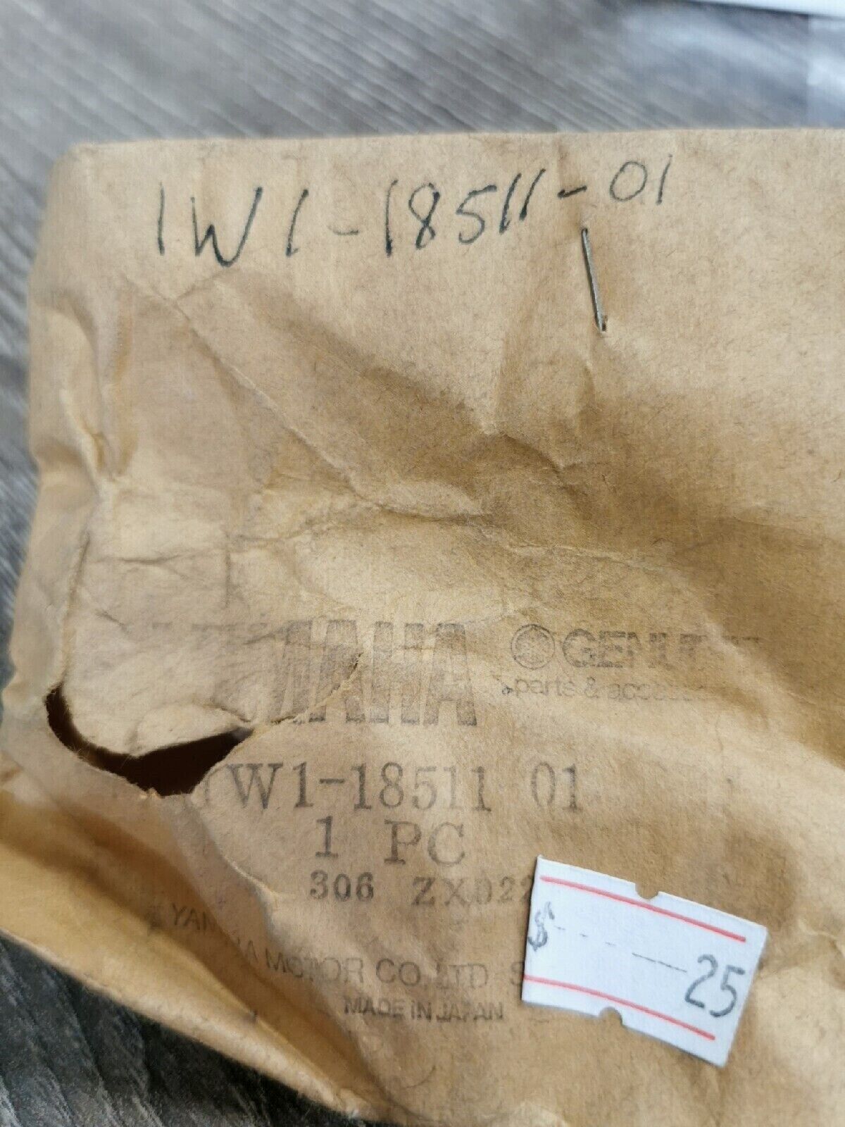 NOS YAMAHA YZ100 YZ125 SHIFT FORK 1W1-18511-01 Y57