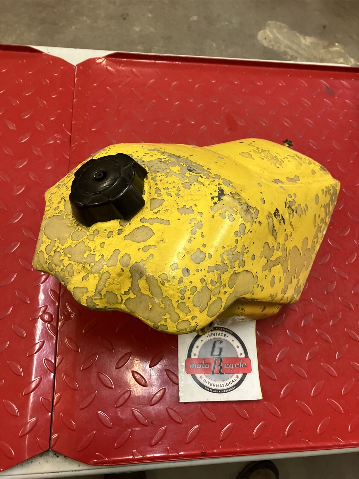 Suzuki RM125 1985 fuel tank gas petrol reservoir 1984 1986