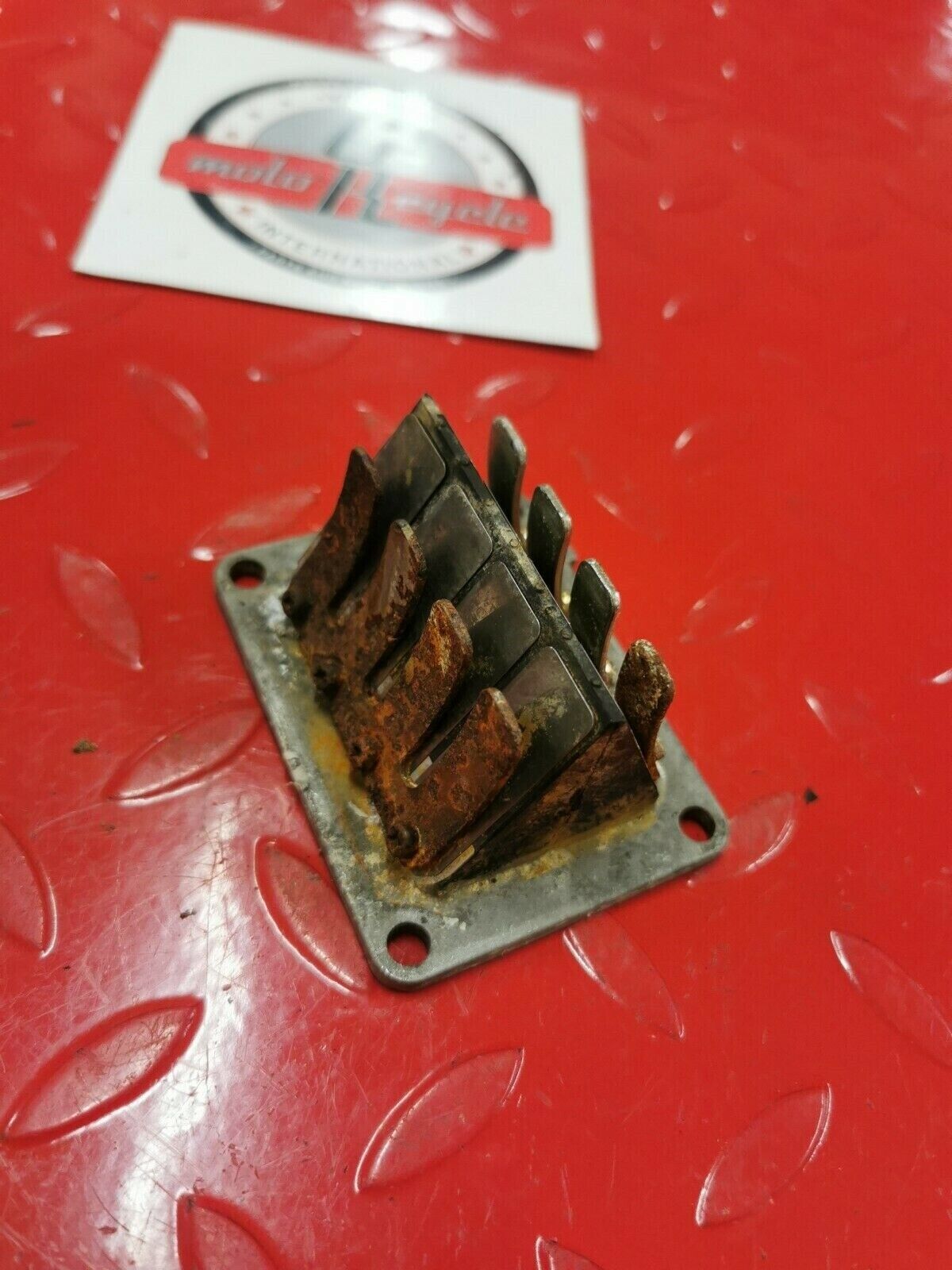 Yamaha DT250 1977 reed valve block cage 1978 1979