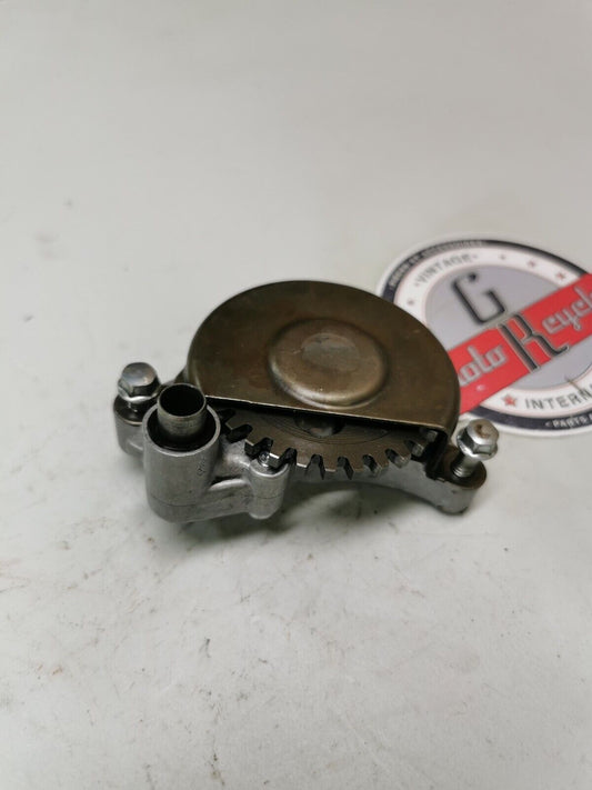 Honda XR200R 1984 oil pump gear housing shaft body cover 2