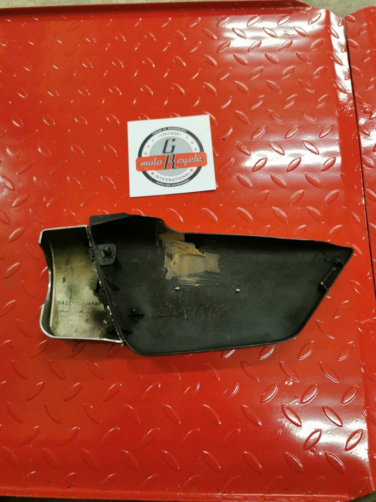 Suzuki GS650GL 1981 right side cover panel fairing