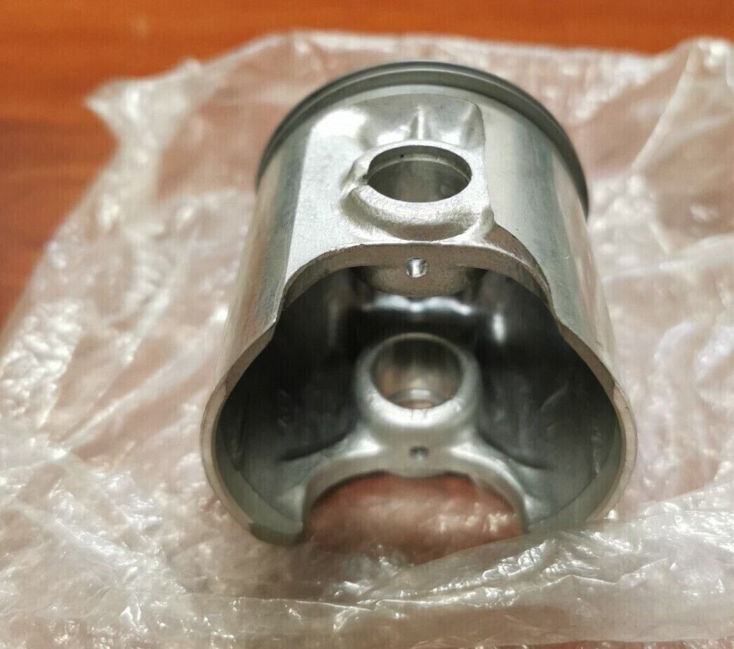 NOS SUZUKI 1985 1986 RM125 PISTON RING KIT 12103-14850-050 - 12110-14513-050 S30
