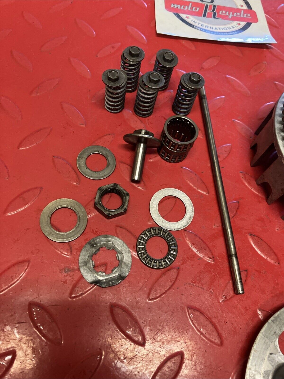 Suzuki RM125 1983 Clutch basket hub pressure plate assembly