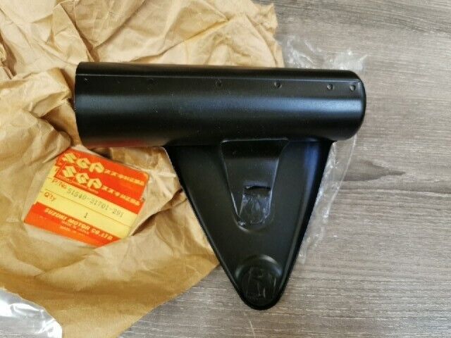 NOS SUZUKI GT550 1973 - 1977 BRACKET HEADLAMP LEFT 51540-31701-291 S55