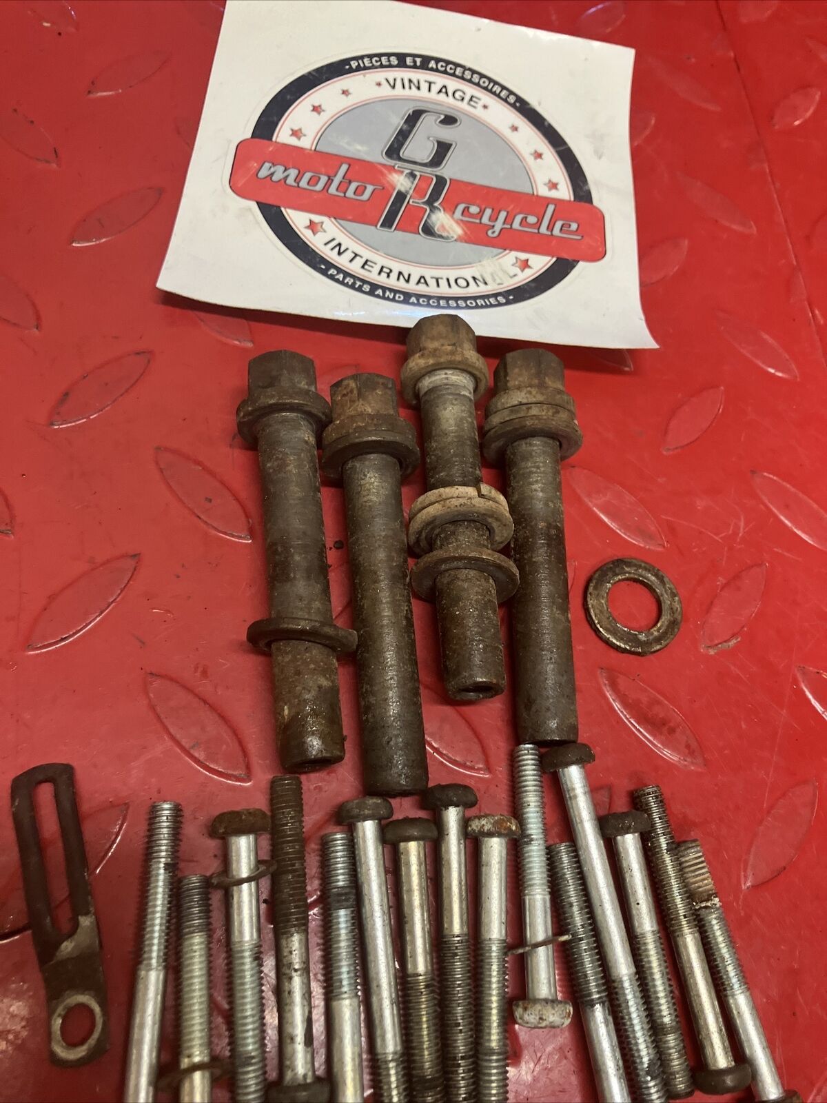 Suzuki RV125 1975 engine motor crankcase cover cylinder head hardware nut bolt