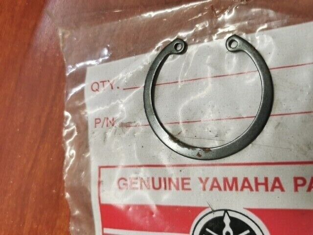 NOS Yamaha EW433 EX340 EX440 GP292 GP433 SL292 CIRCLIP 93420-44029-00 Y136