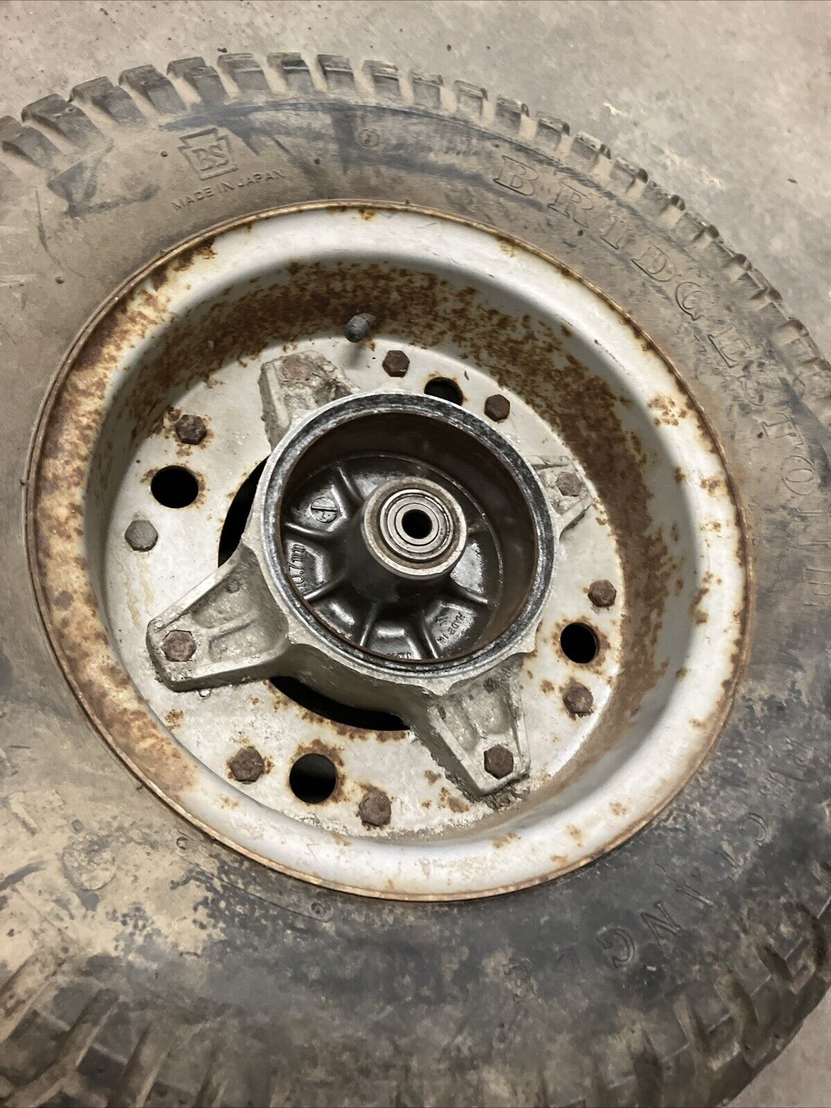 Suzuki RV90 1975 Rear wheel rim tire hub bridgestone rectangle