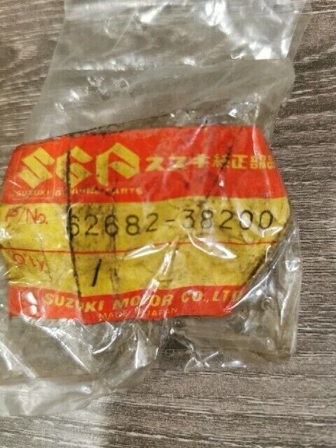 NOS SUZUKI DR100 DR125 DR250S SP100 SP250 TS125 BUSH UPPER 62682-38200 S58