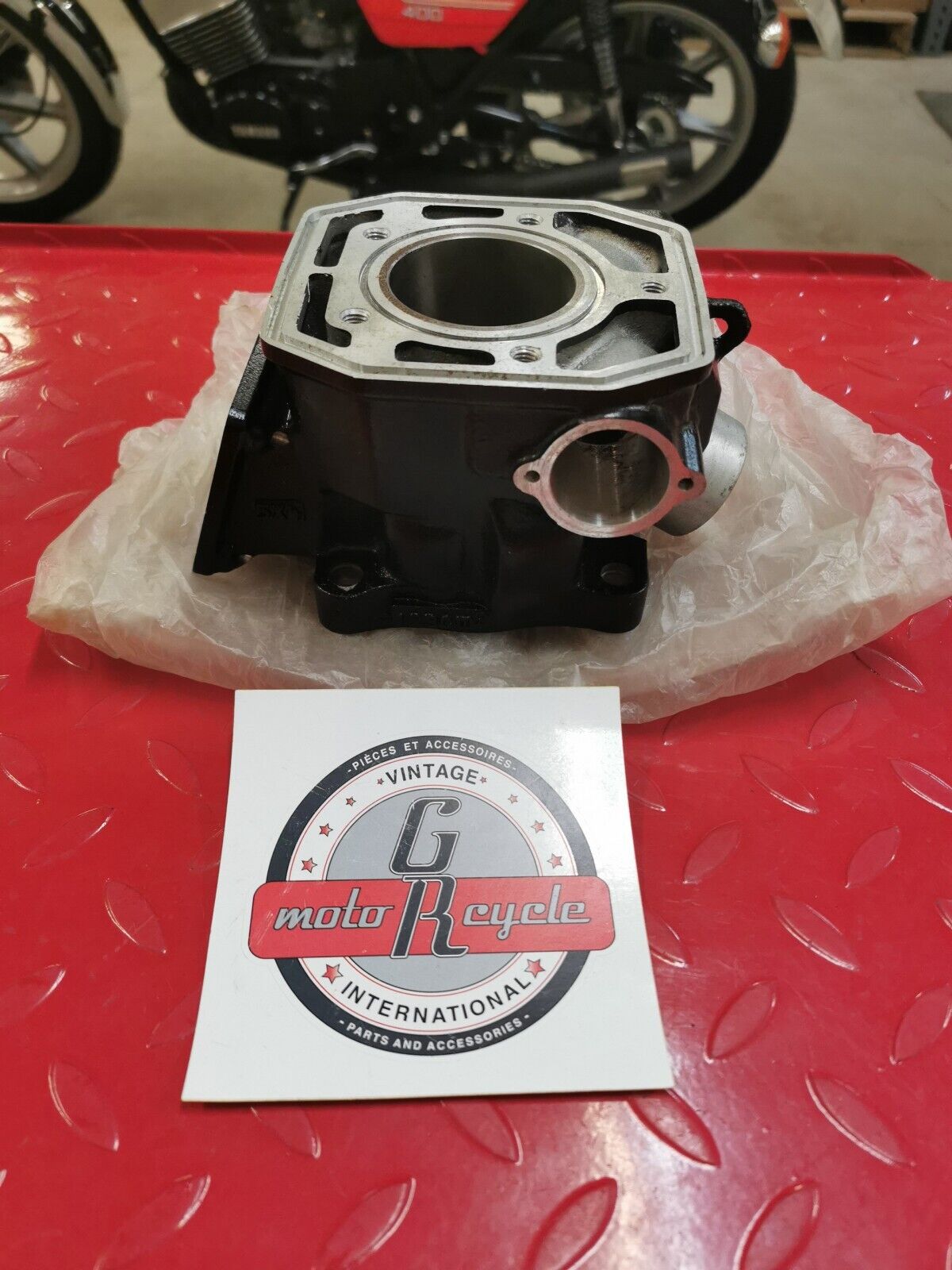 NOS Yamaha 1982 YZ125J CYLINDER 1 5X4-11311-00-00 Y9