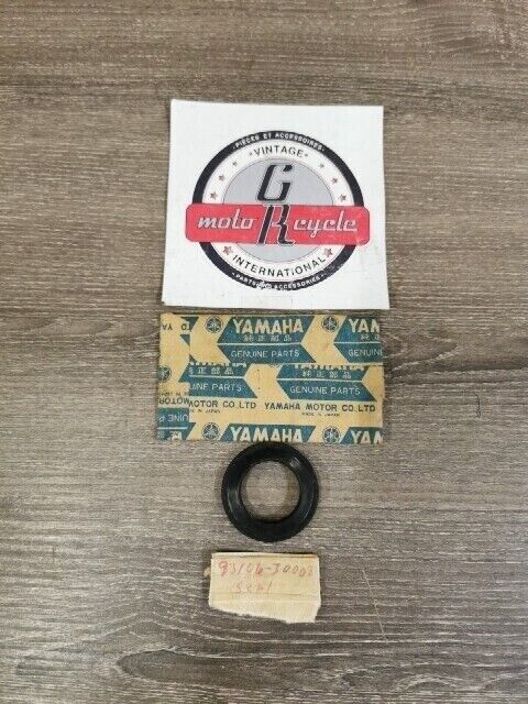 NOS YAMAHA CS3B CS3C CS5 RD200 1974 - 1976 YCS1 OIL SEAL 93106-30008-00 Y148