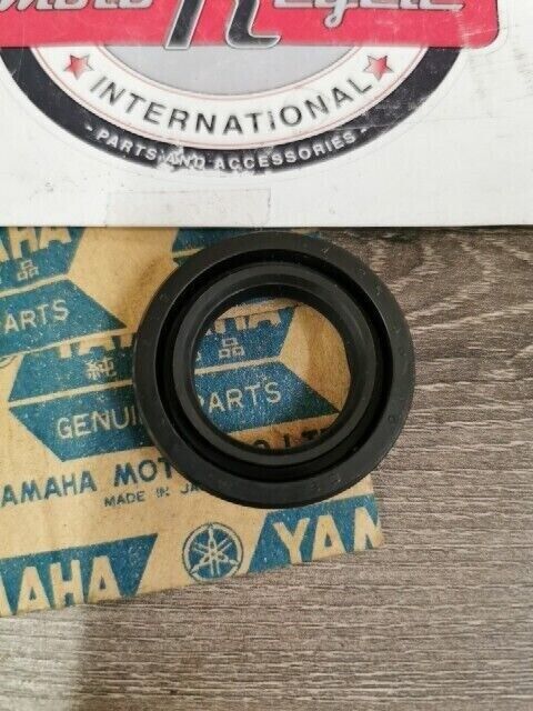 NOS YAMAHA OIL SEAL 93103-25056-00 SUB 93103-25109-00 Y150