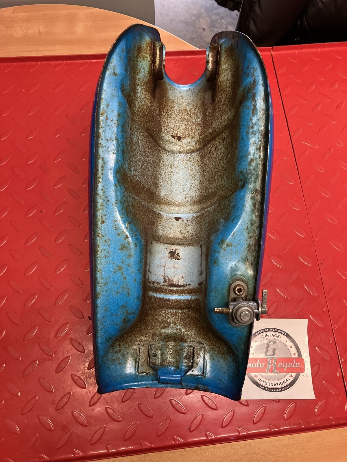 Kawasaki KZ200 1977 Fuel tank gas petrol reservoir PETCOCK NOT INCLUDED
