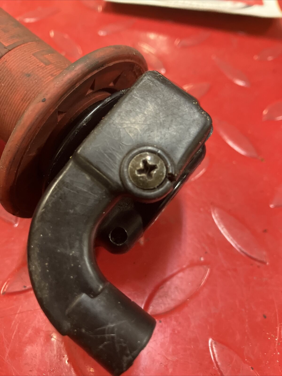 Suzuki RM125 1985 twist throttle housing case 1984