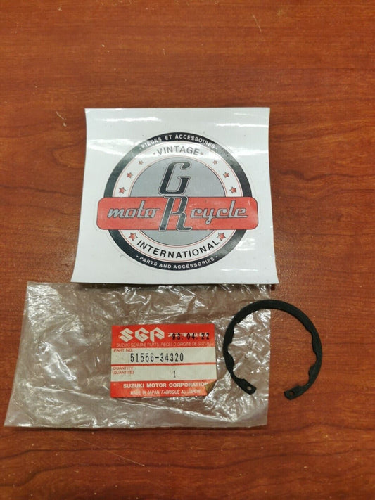 NOS Suzuki GS750 GS700 GS650 GS550 VS700 OIL SEAL CIRCLIP 51556-34320 S20