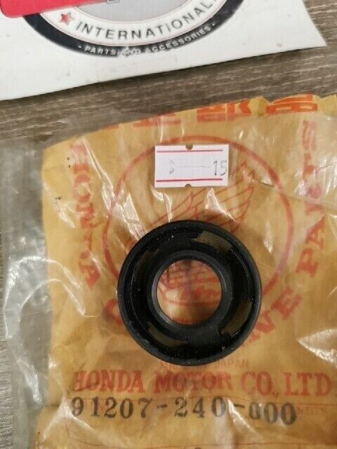 NOS HONDA CB125 CB125SS CL125 SS125A 1967 OIL SEAL 91207-240-000 H92