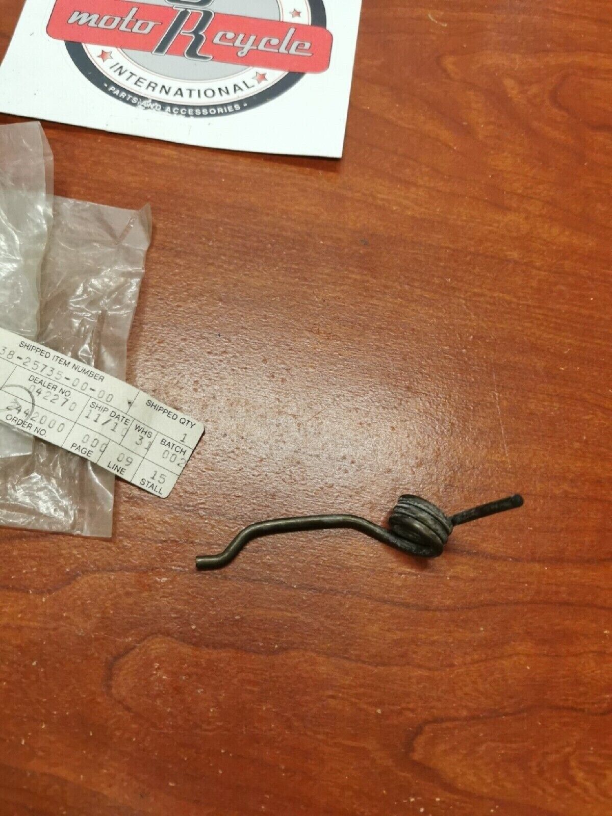 NOS Yamaha RETURN SPRING 1 838-25735-00-00 Y68