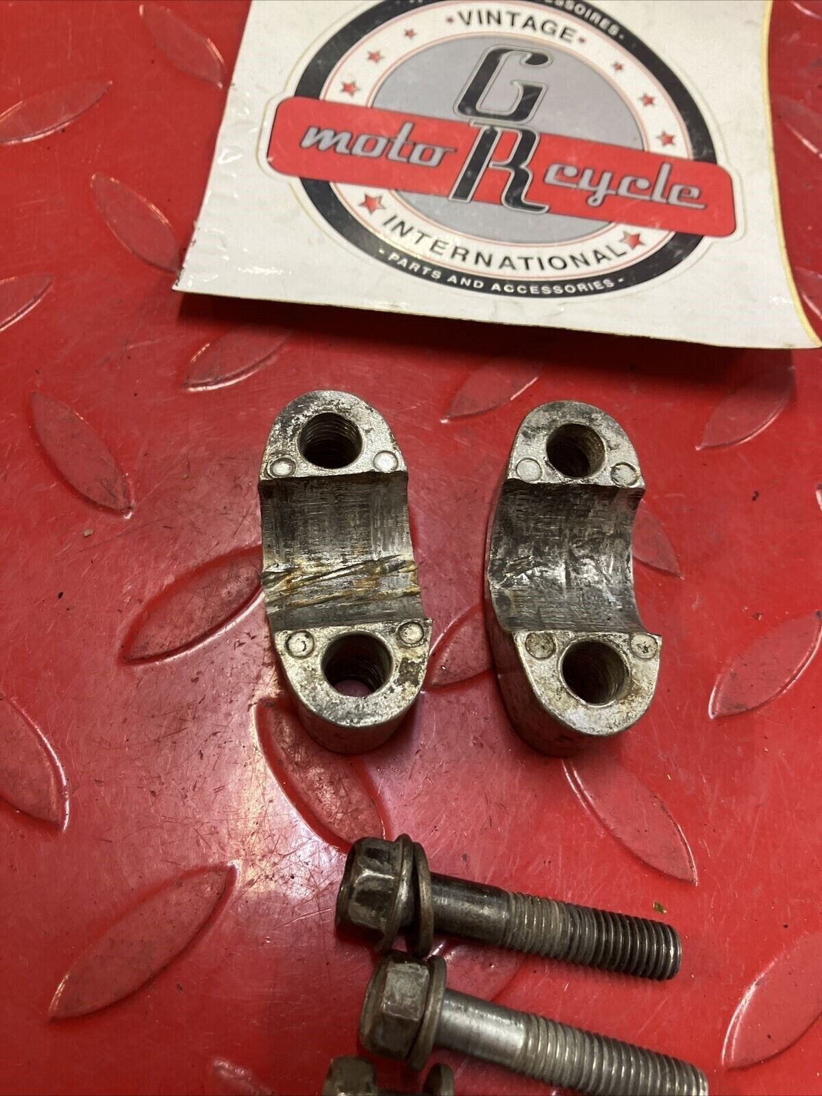 Suzuki RM125 1985 handlebar triple tree steering stem top clamp holder 1984