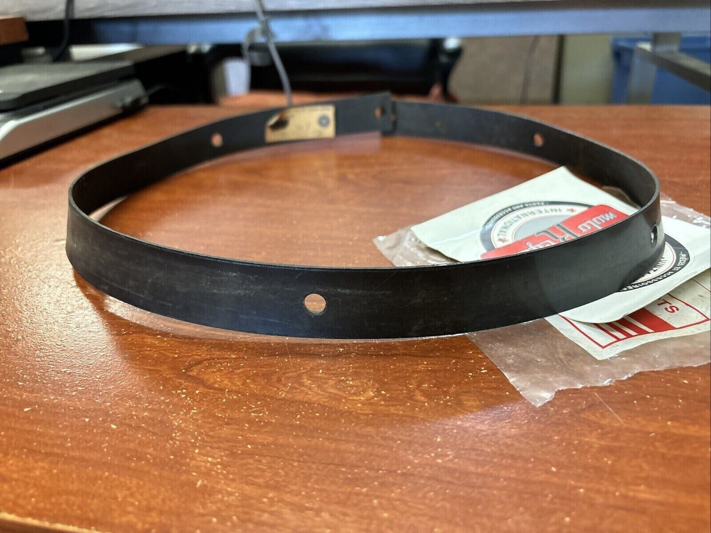 NOS Yamaha 1977 GP440A LOWER TRIM 8E4-77214-00-00 Y181