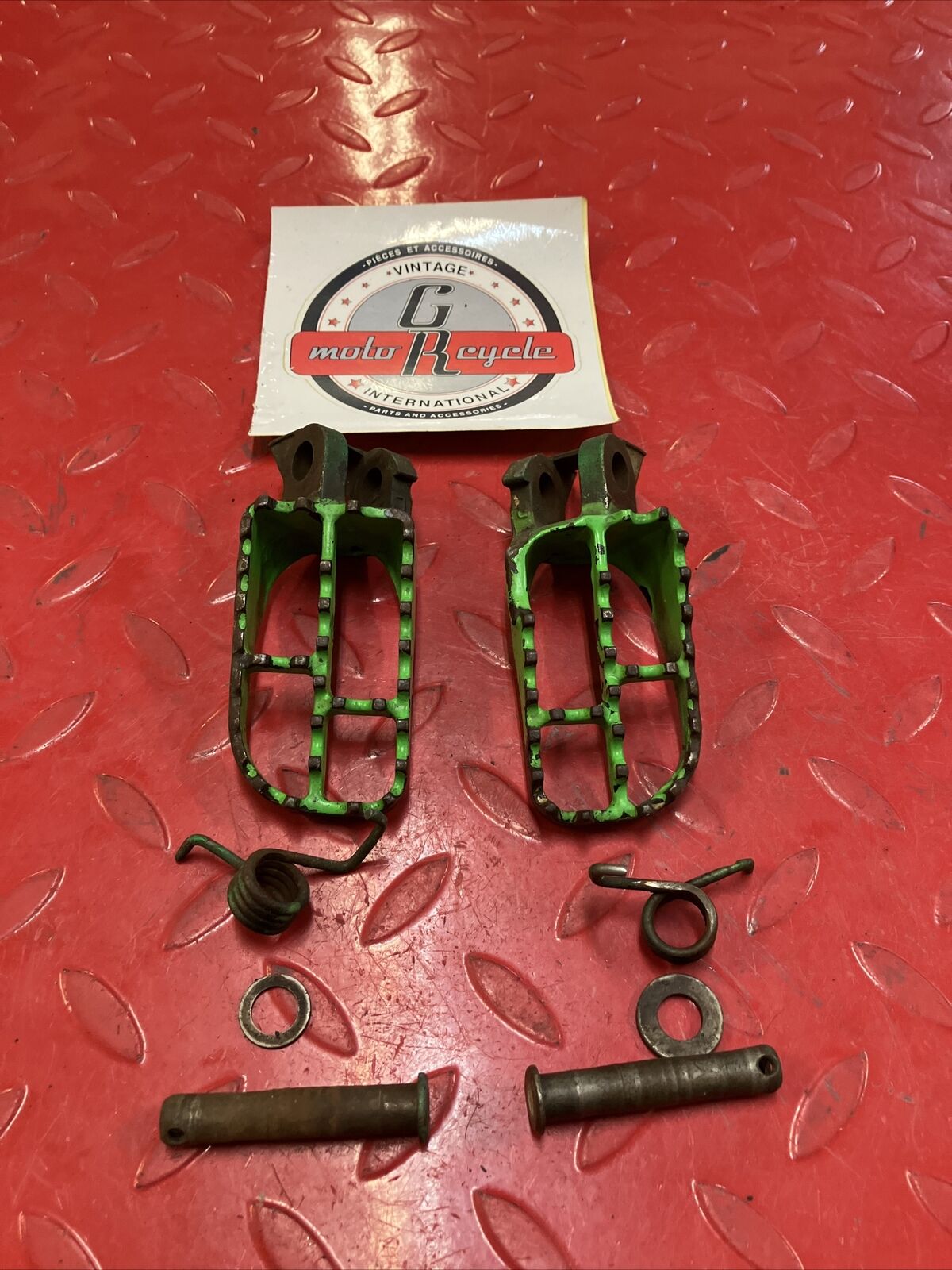 Kawasaki KX250 2001 Left right footpeg footrest 34028-1475-CE KX125 1999 2000