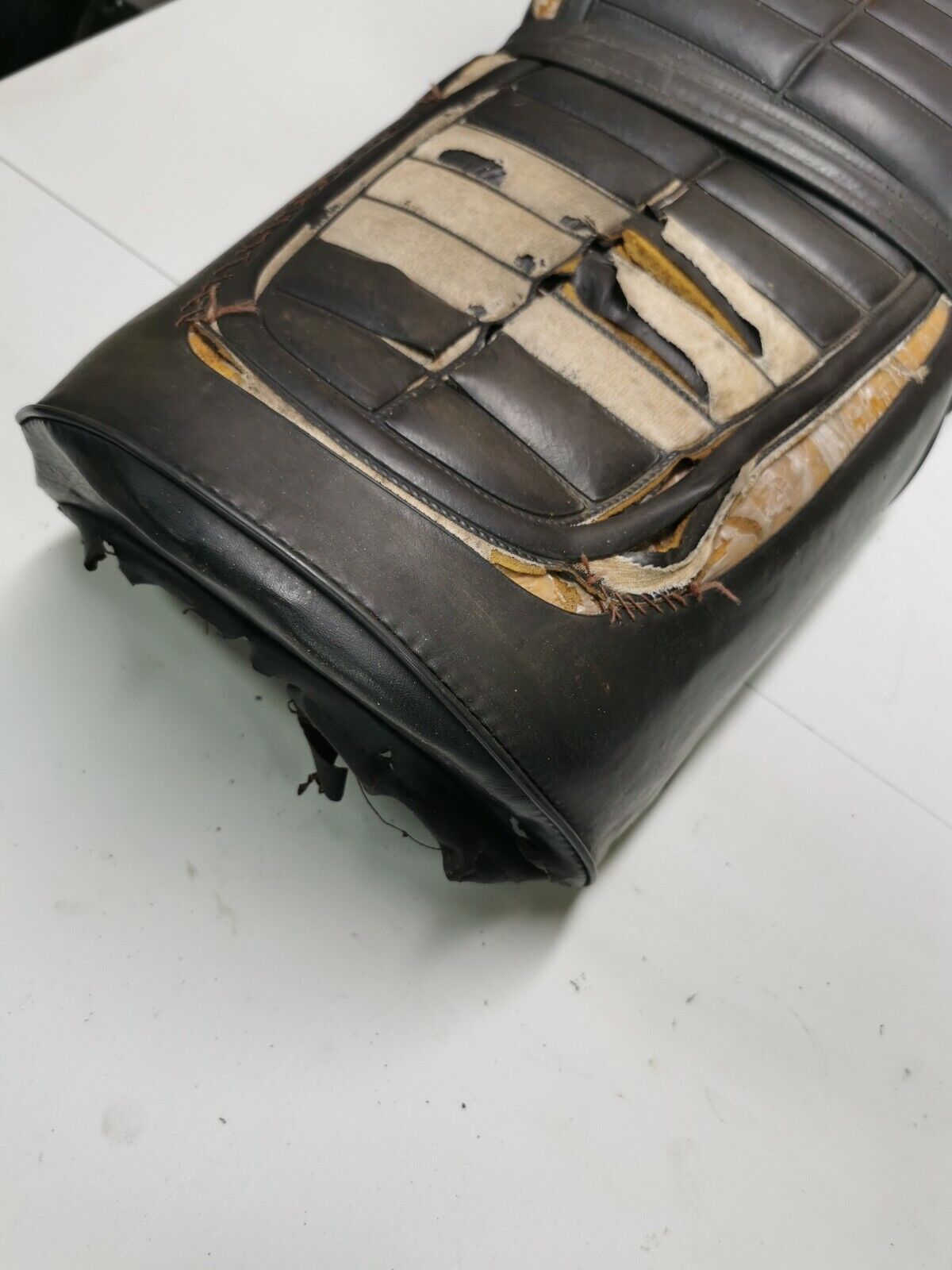 Honda CB750F 1978 seat saddle 77100-410-770ZA