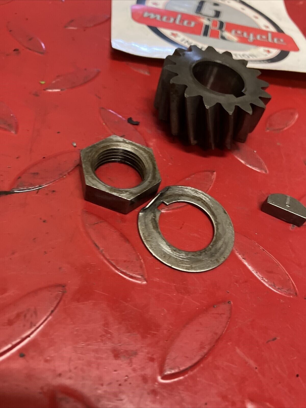 Suzuki RV125 1975 primary drive gear nut washer