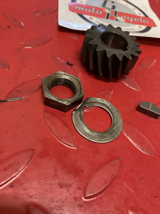 Suzuki RV125 1975 primary drive gear nut washer