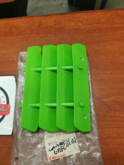 NOS KAWASAKI KDX125 KDX200 KLX250 RIGHT RADIATOR GUARD GRILLE 14037-1121-6W K100