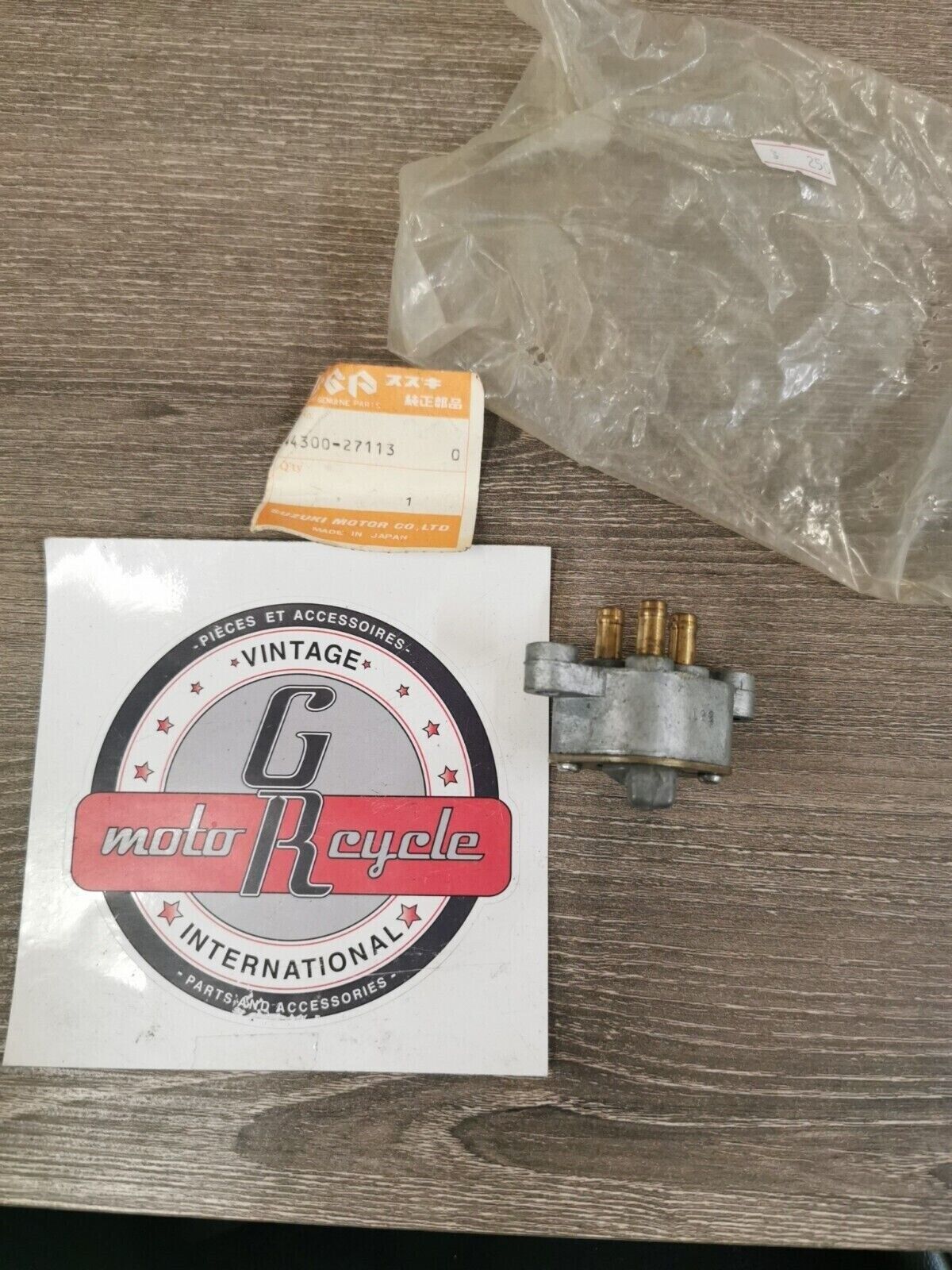 NOS SUZUKI COCK ASSY FUEL 44300-27113 S23