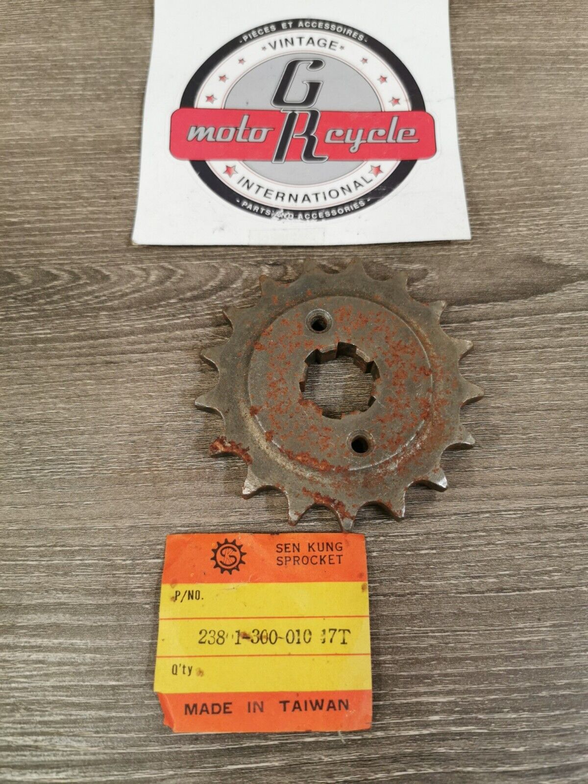 NOS SEN KUNG CB450 CB500 SPROCKET 17T 23801-300-010 J30
