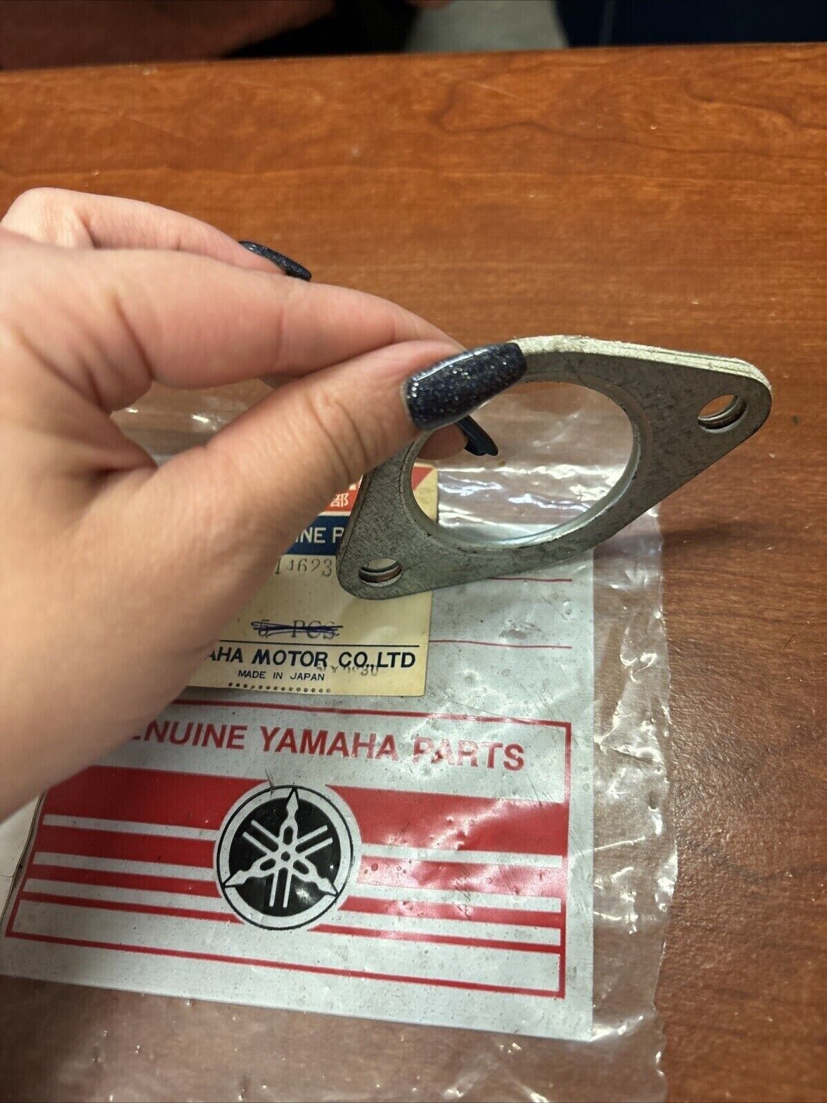 NOS Yamaha EXHAUST PIPE GASKET 807-14623-02-00 Y177