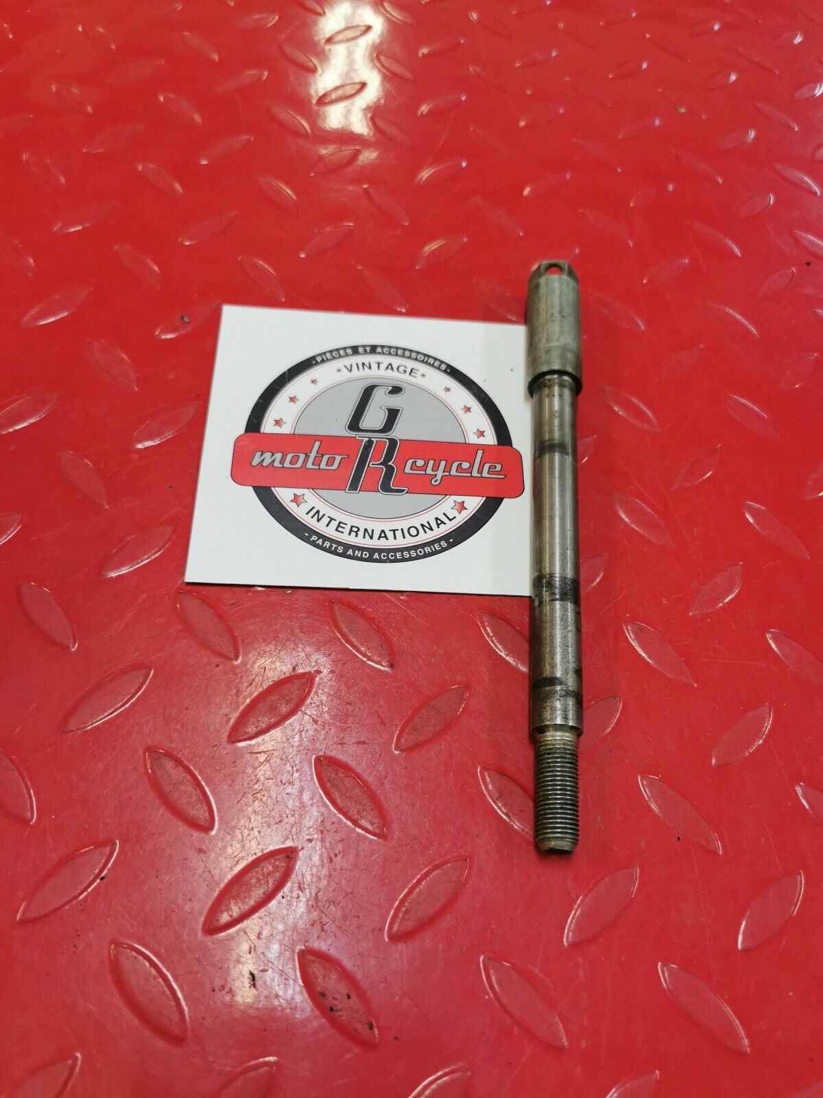 Honda XR200R 1987 Front wheel bolt axle shaft 1985 - 2002