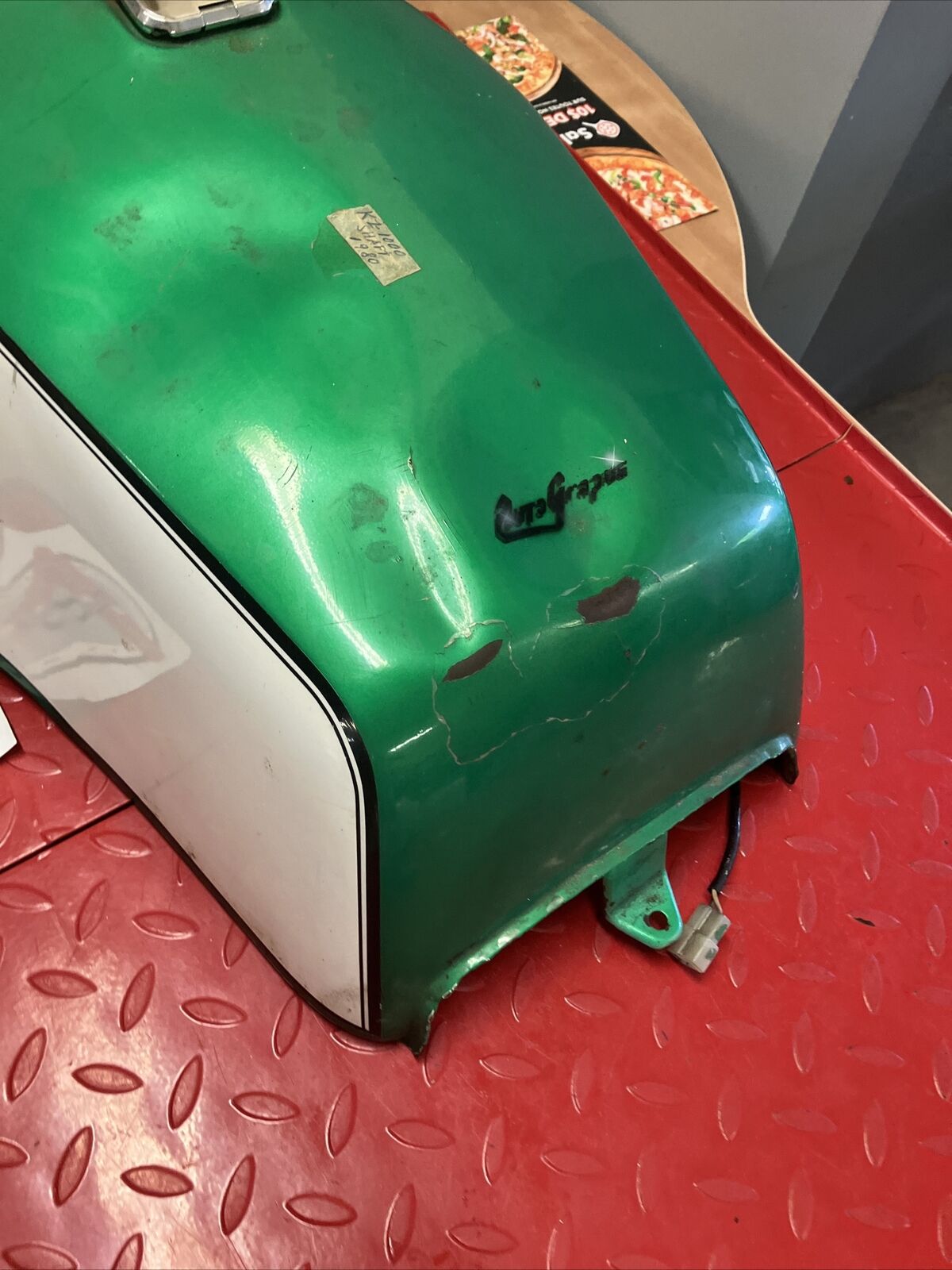 Kawasaki KZ1000E 1980 shaft 1979 Fuel tank gas petrol reservoir