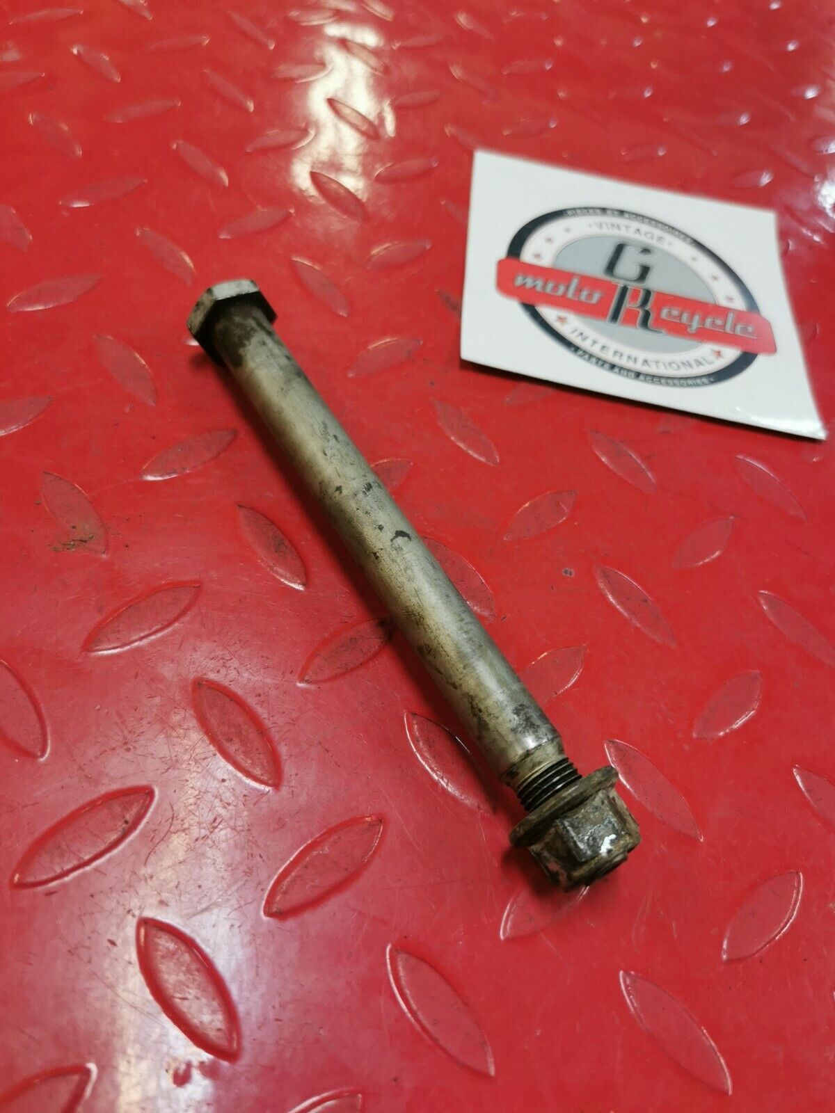 Yamaha YZ250 1988 swingarm rear swinging arm linkage pivot bolt shaft YZ125 1989