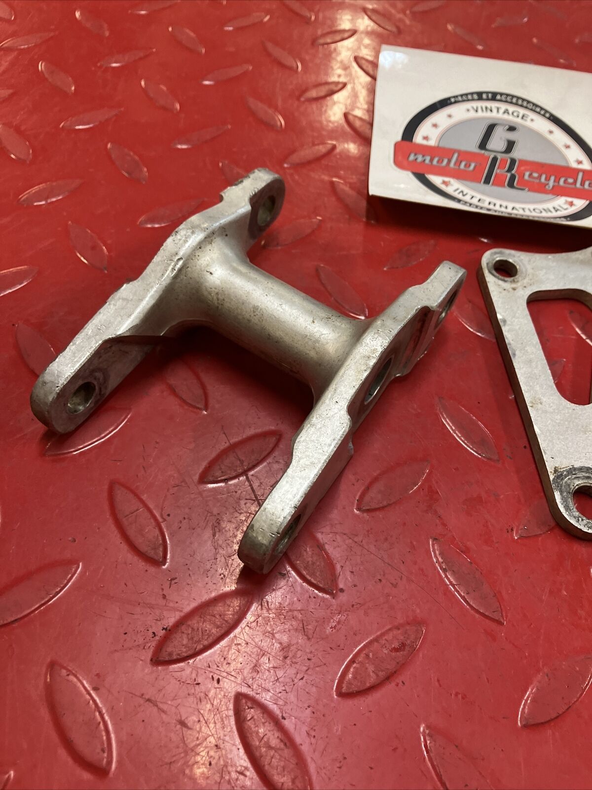 Honda CR250R 1984 engine motor mounts mounting plate bracket hanger