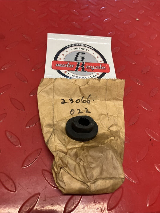 NOS KAWASAKI HEADLIGHT RUBBER DAMPER 23066-022 K20