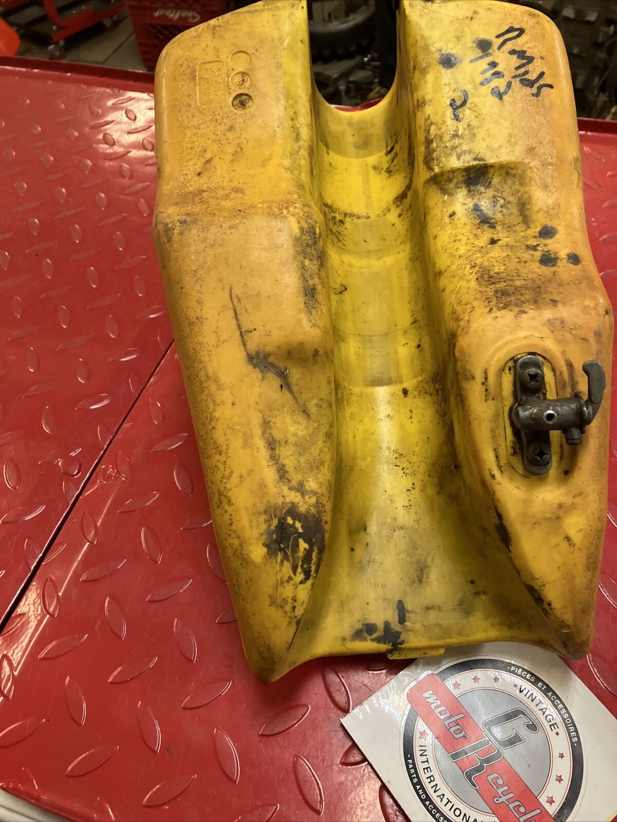 Suzuki RM125 1982 fuel tank gas petrol reservoir 1981 1983 2