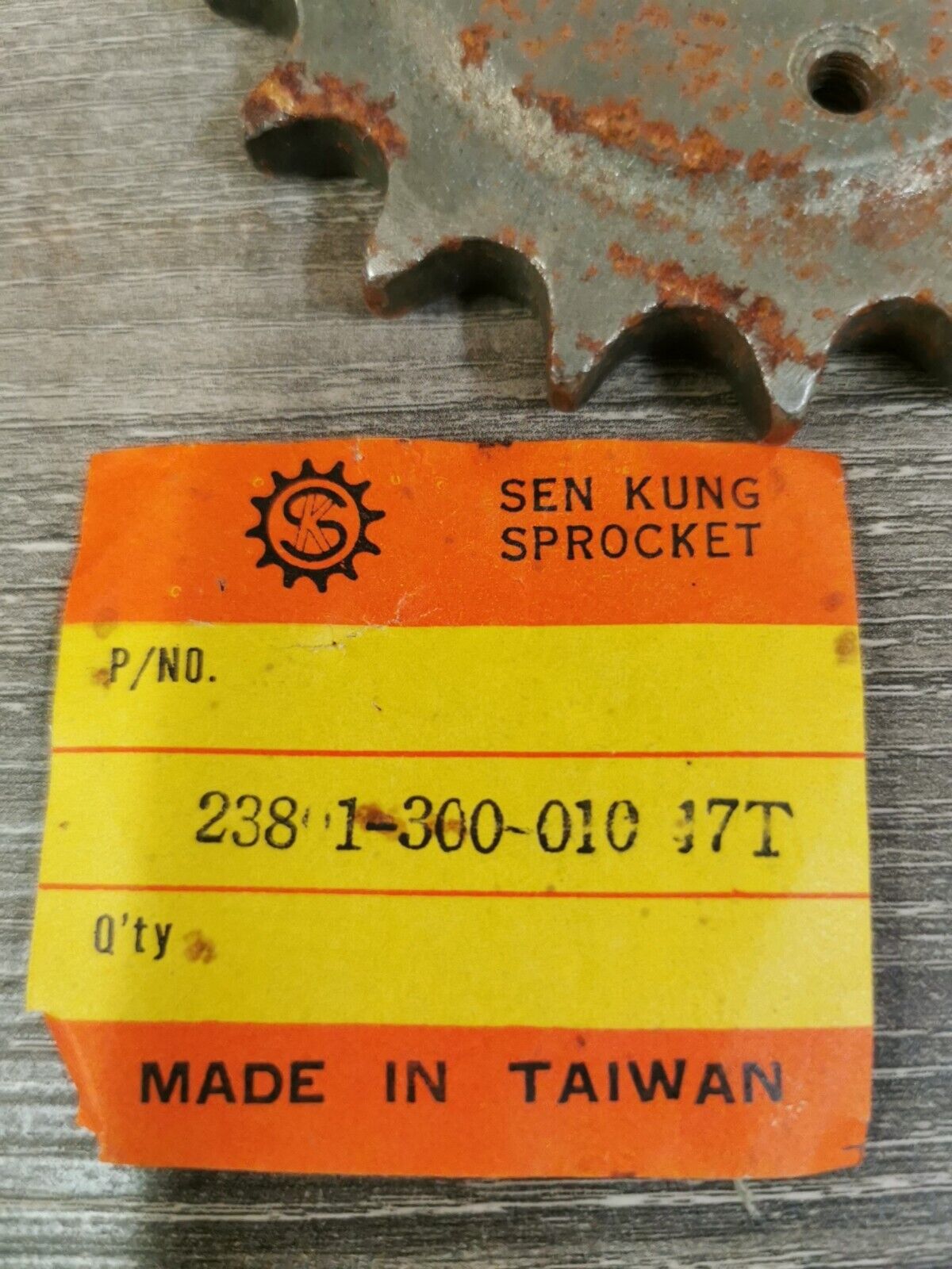 NOS SEN KUNG CB450 CB500 SPROCKET 17T 23801-300-010 J30