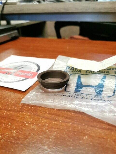 NOS Honda CR125R XR250R DUST SEAL 51425-KA3-004 SUB 51425-KA3-701 H152
