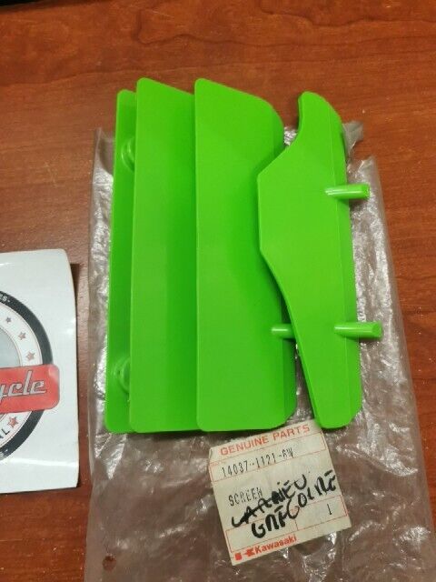 NOS KAWASAKI KDX125 KDX200 KLX250 RIGHT RADIATOR GUARD GRILLE 14037-1121-6W K100