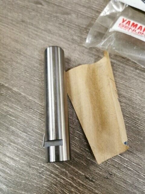 NOS YAMAHA SX600R SX700R SX500 SX700SD VX600SXB SHAFT 8CW-1761A-00-00 Y108