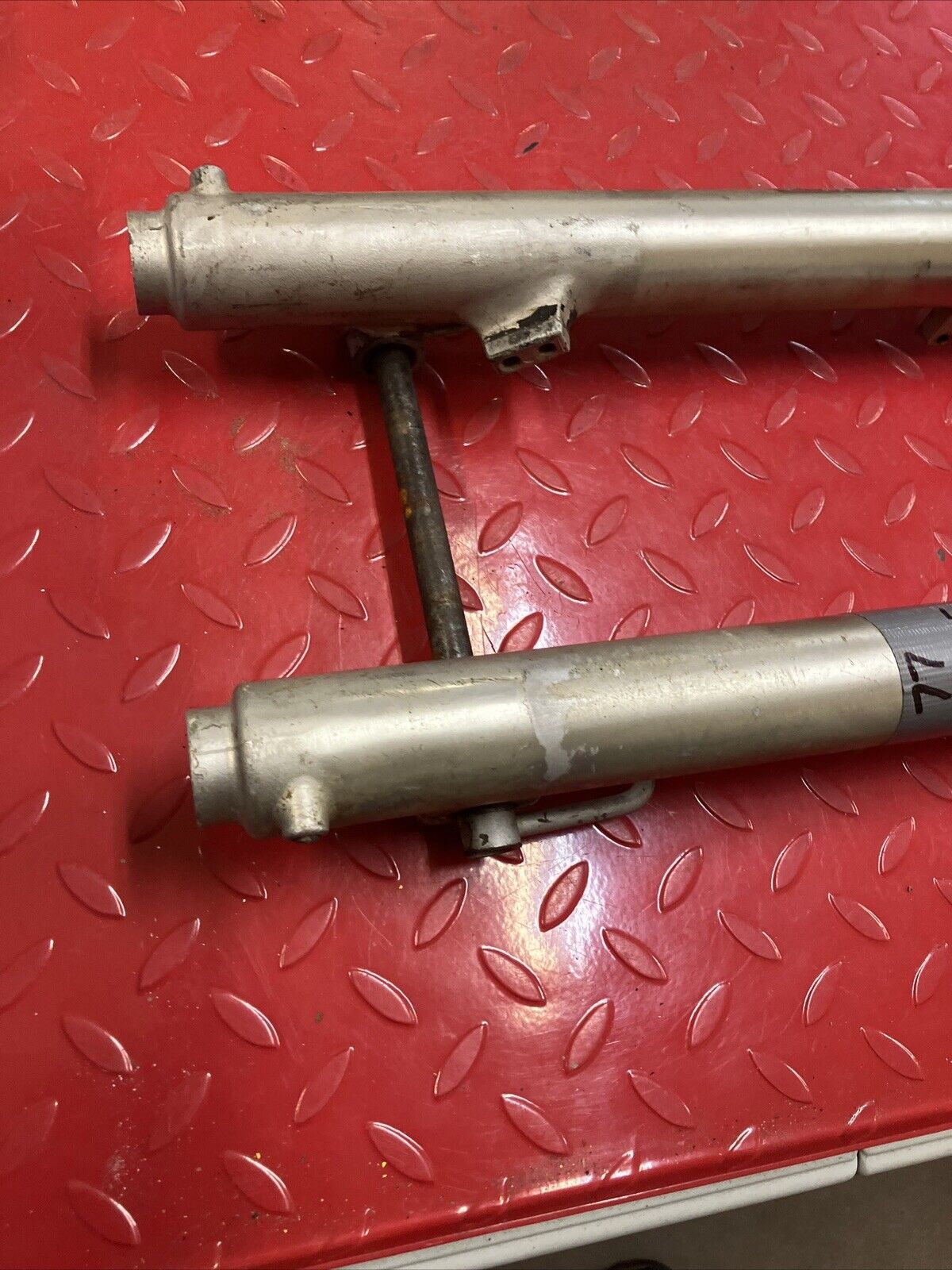 Yamaha YZ125 1977 front fork assembly triple clamp