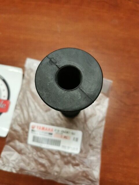 NEW NOS YAMAHA FZ700 FJ1200 RZ350 FJ1100 GRIP 31A-26241-00-00 Y31